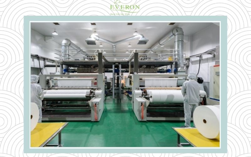 Nhà máy sản xuất vải không dệt với quy trình sản xuất hiện đại và khép kín.