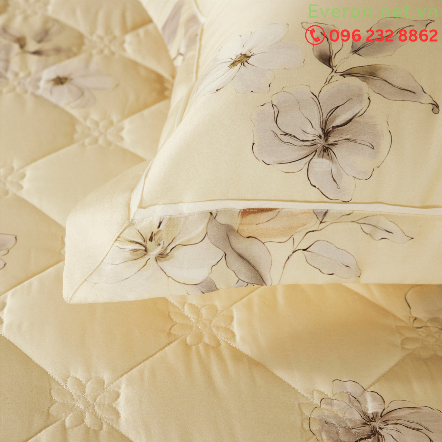 Cận cảnh họa tiết thêu hoa trên bộ Everon  EPTC 26018