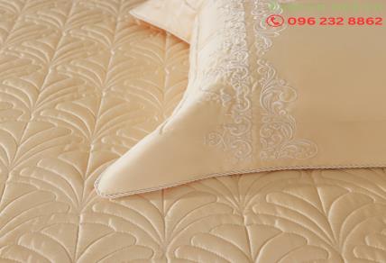 Chọn Bộ Chăn Ga Cho Người Tên Quang: Khơi Nguồn Ánh Sáng & Sự Rạng Rỡ